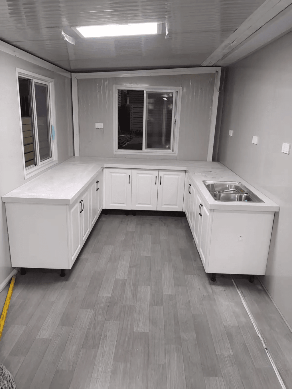 Premium Portable Container House – Modern Prefab Modular Home with Kitchen