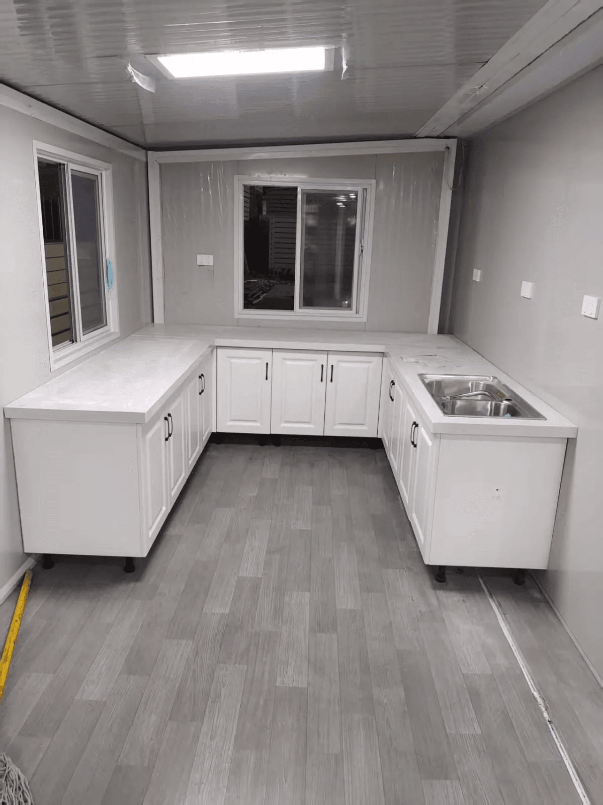 Premium Portable Container House – Modern Prefab Modular Home with Kitchen