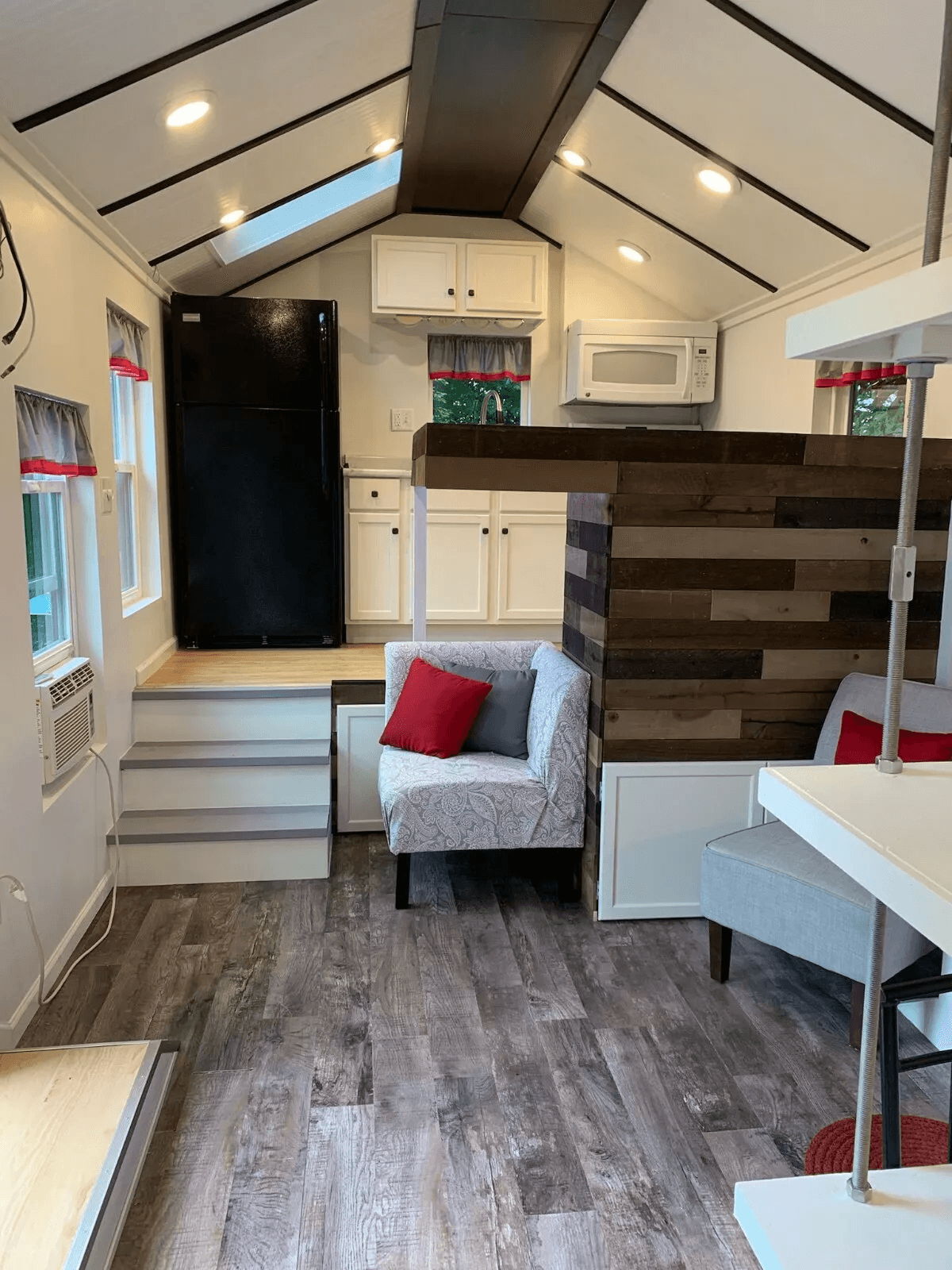 Luxury Tiny House on Wheels – Modern Portable Loft Home with Kitchen & Bathroom