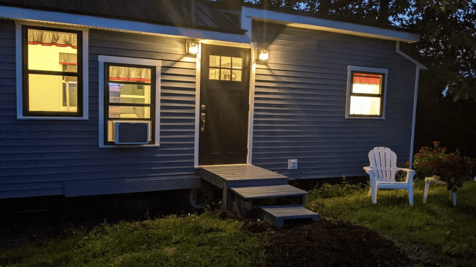 Luxury Tiny House on Wheels – Modern Portable Loft Home with Kitchen & Bathroom
